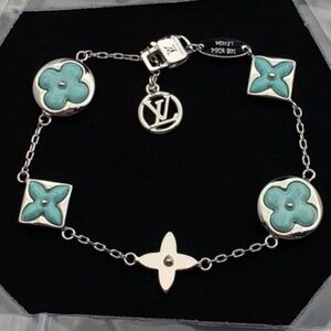 Meet your Posher, Chichi